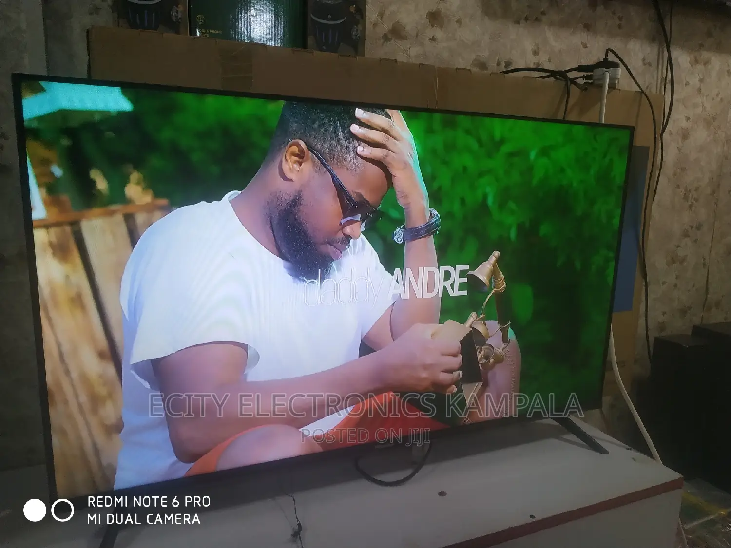 It's 40"Inch Hisense Digital Tv