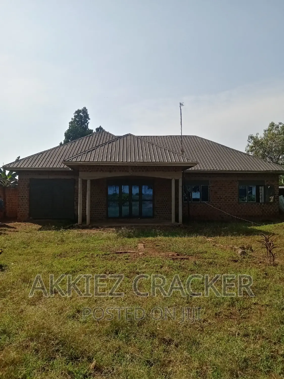 Land With a Residential Building for Sale
