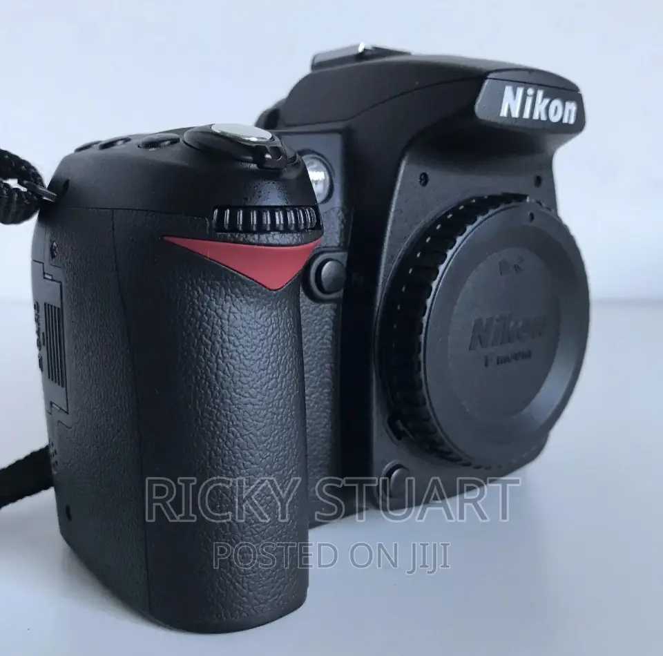 Nikon D90 With 18-105 Mm F/3.5vr