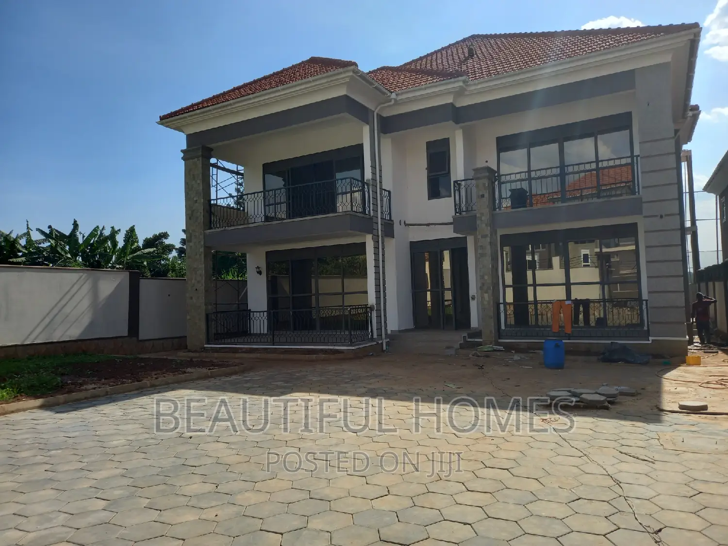 Furnished 7bdrm Mansion in Najjera All Tarmack, Kira for sale