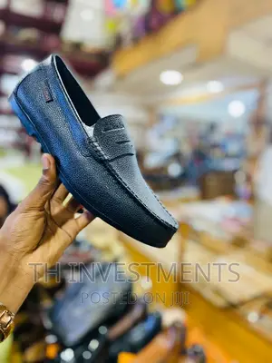 Men's Casual Shoes.