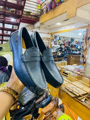 Men's Casual Shoes.