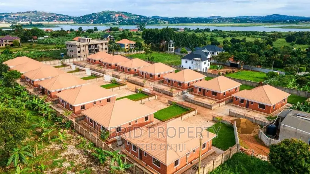 20bdrm Apartment in Bwerenga Along, Katabi for sale
