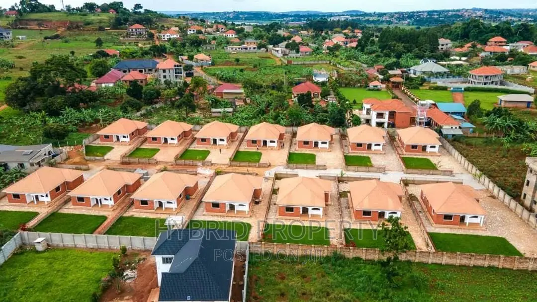 20bdrm Apartment in Bwerenga Along, Katabi for sale