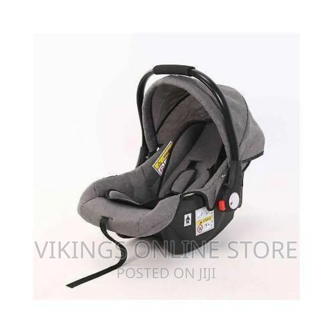 Toddlers/ Baby Car Seat -Black, Color and Design May Vary