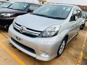 Toyota ISIS 1.8 L G-edition 2WD 2014 Silver