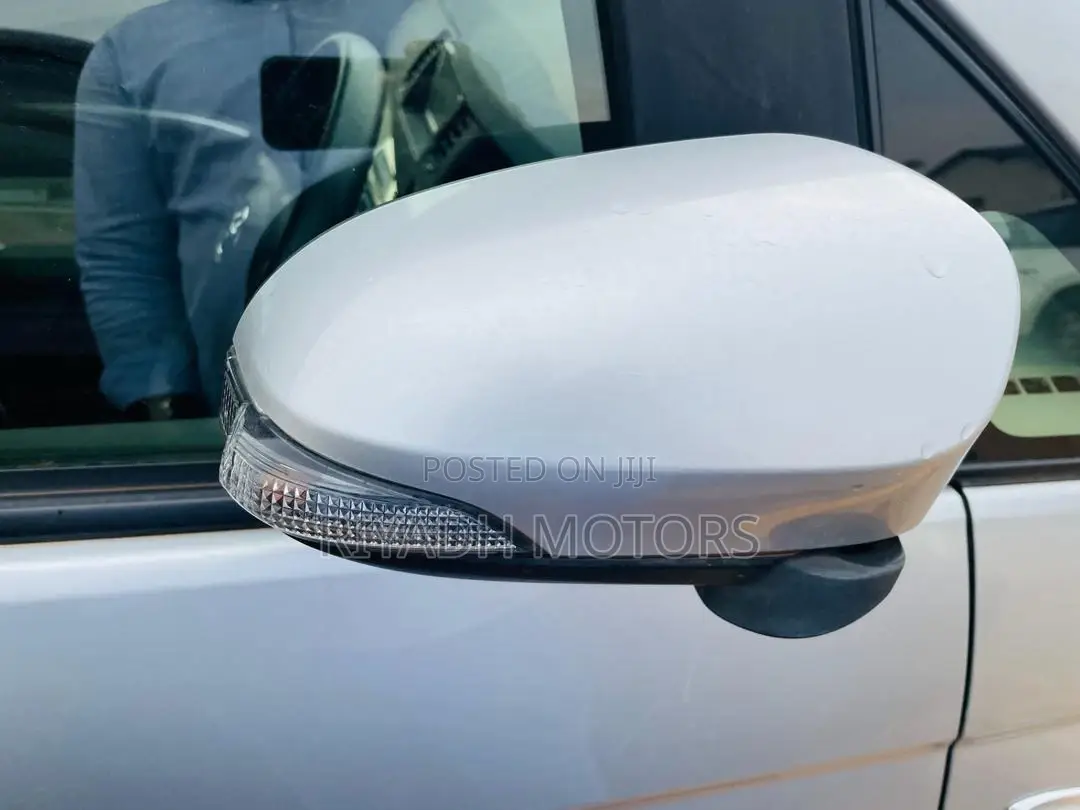 Toyota ISIS 1.8 L G-edition 2WD 2014 Silver