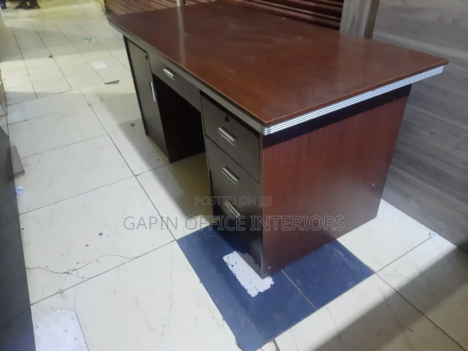 Eexecutive Table for Sale
