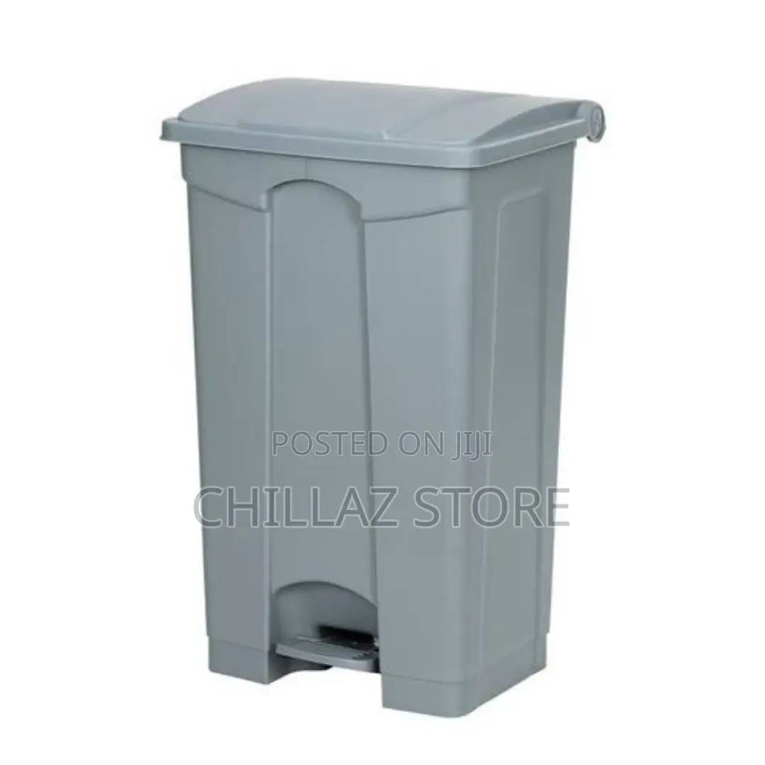 Outdoor 50L Plastic Step-on Trash Bin – Grey