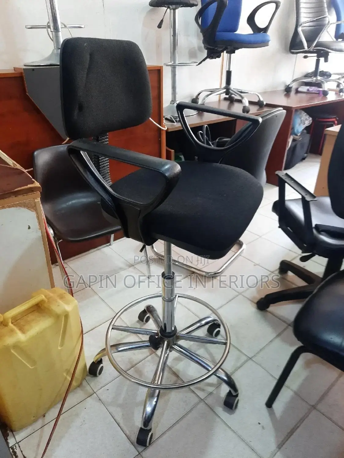 Conter Chair Raised