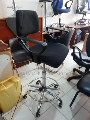 Conter Chair Raised