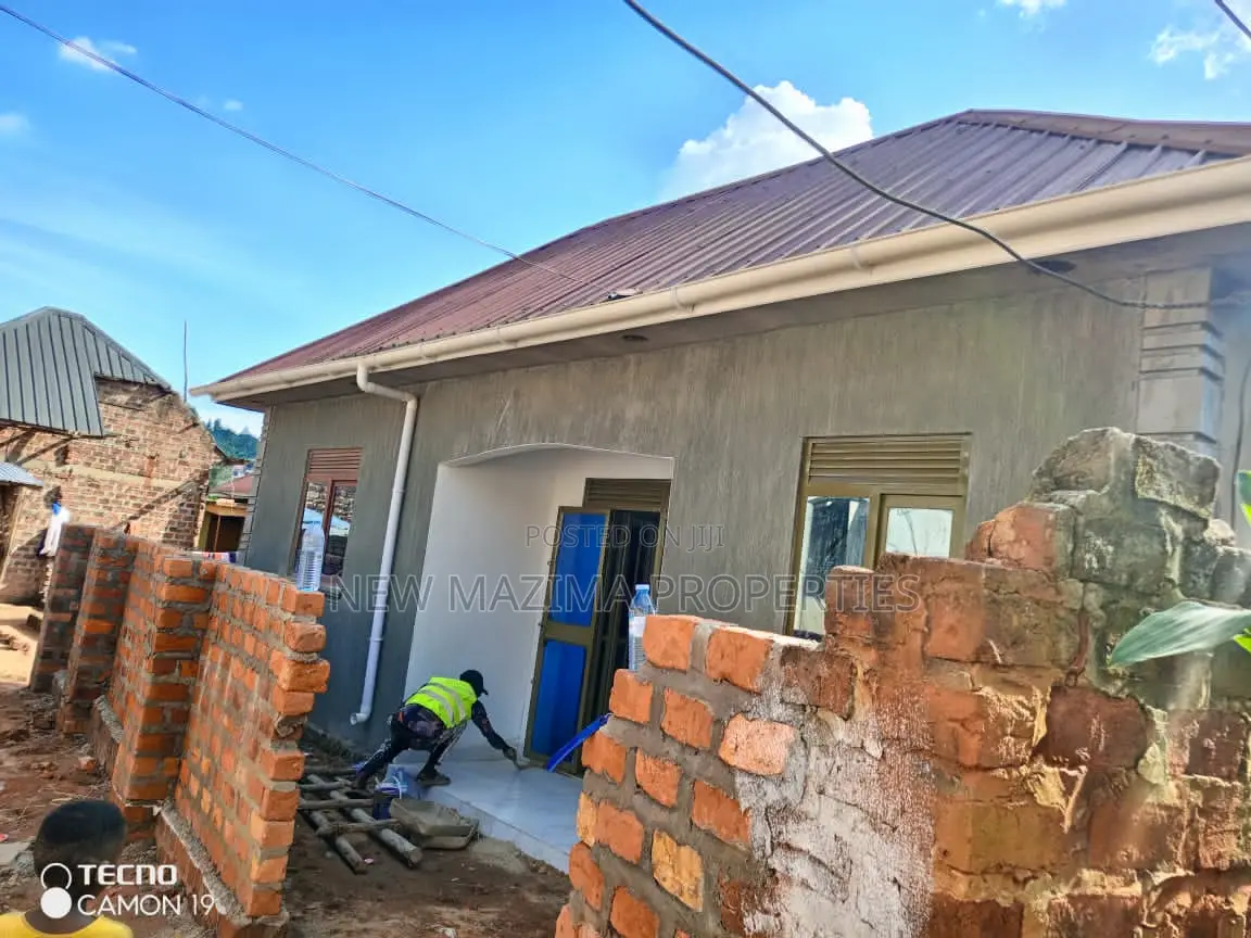 2bdrm House in Buloba Ntebe Rd, Division A for sale