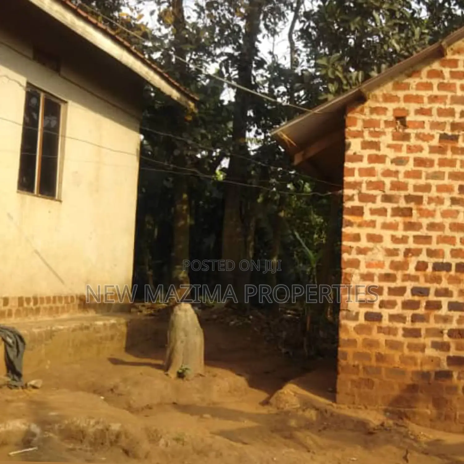 5bdrm House in Kasenge Seguku, Division A for sale