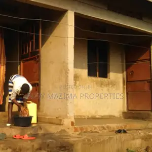 5bdrm House in Kasenge Seguku, Division A for sale