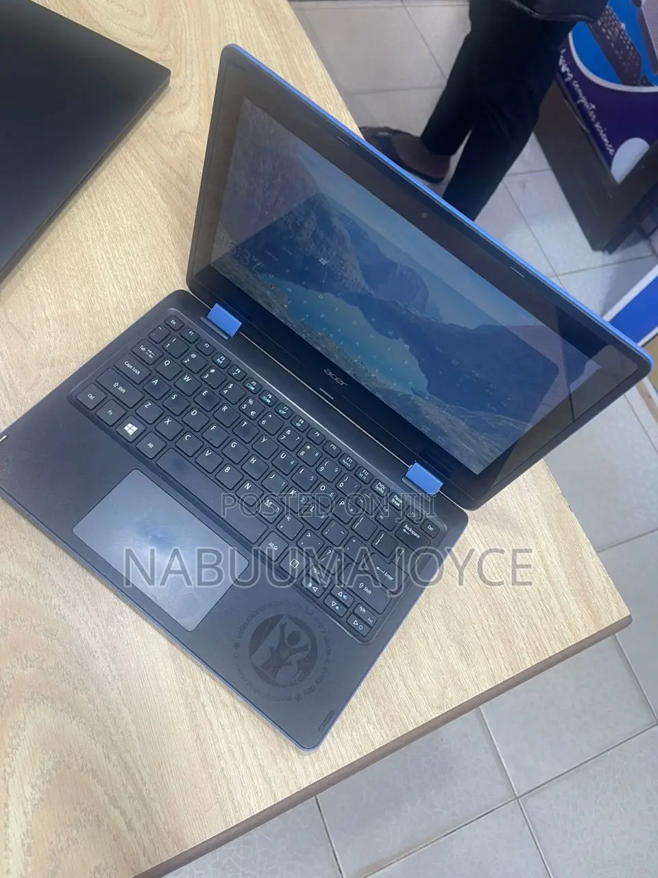 New Laptop Acer Aspire R3-131t 4GB Intel Core I5 HDD 500GB