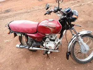 Bajaj Boxer 2022 Red
