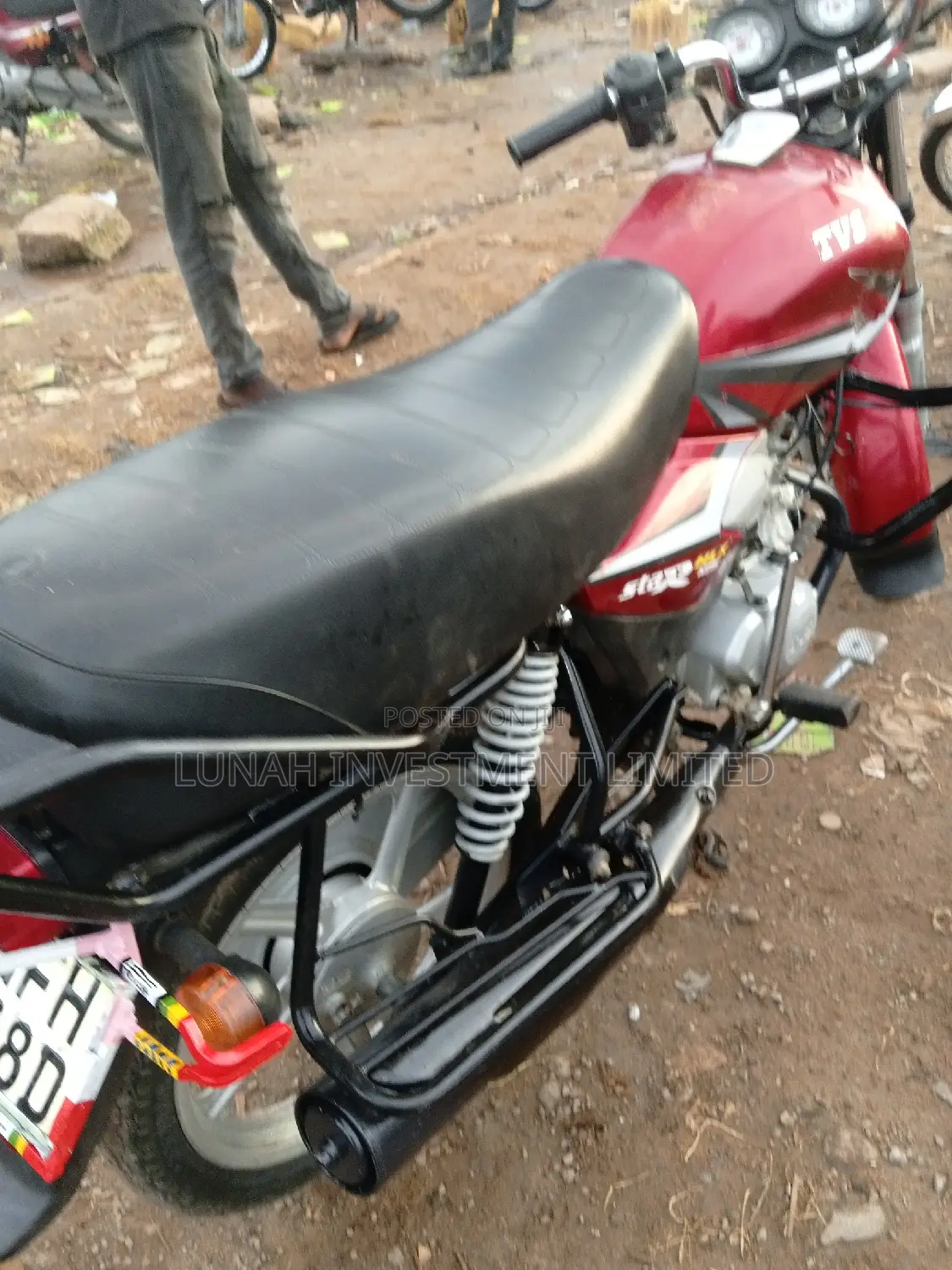 TVS HLX 125 2023 Red
