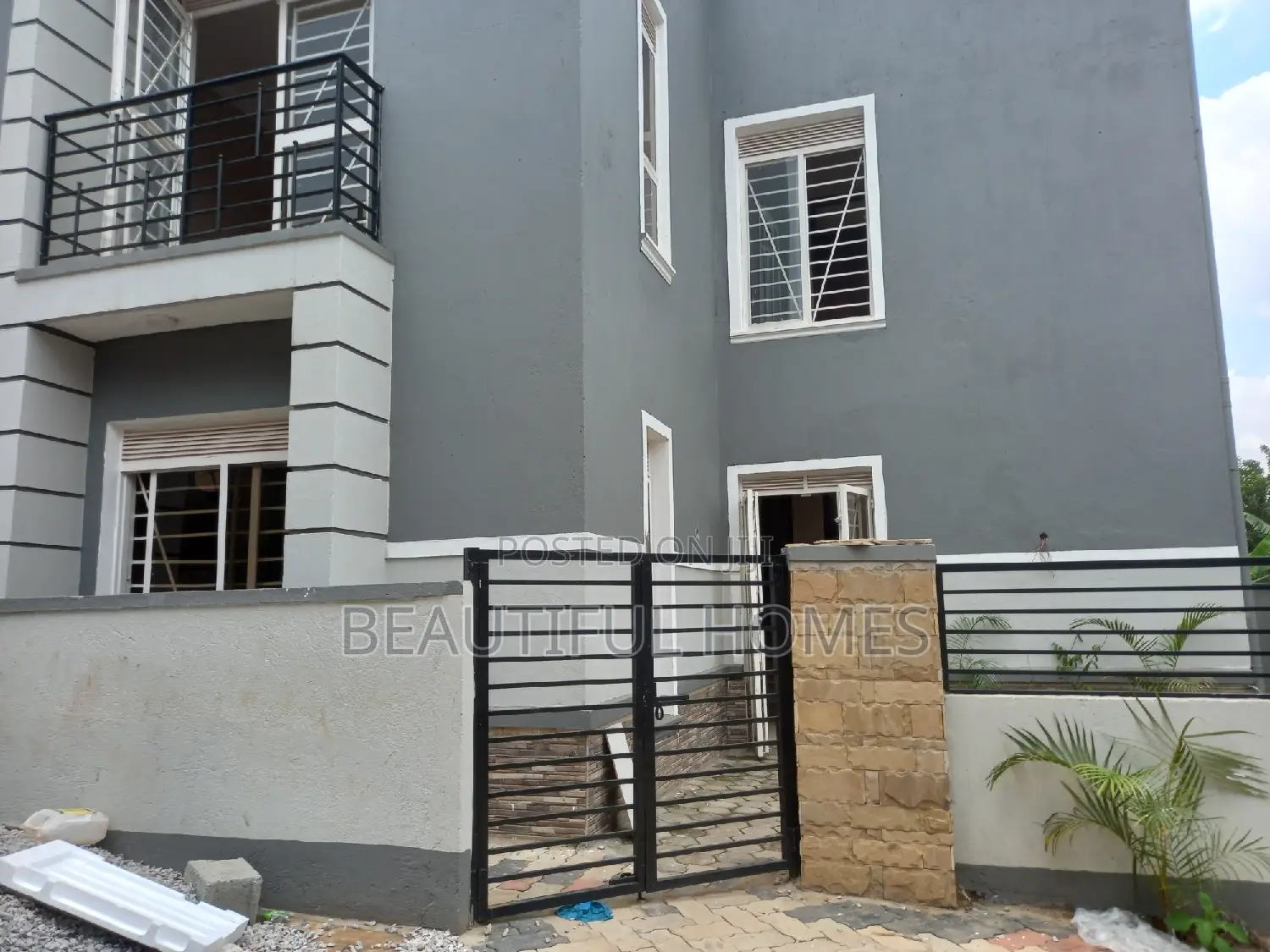 Furnished 4bdrm Duplex in Kira Tarmacked for sale