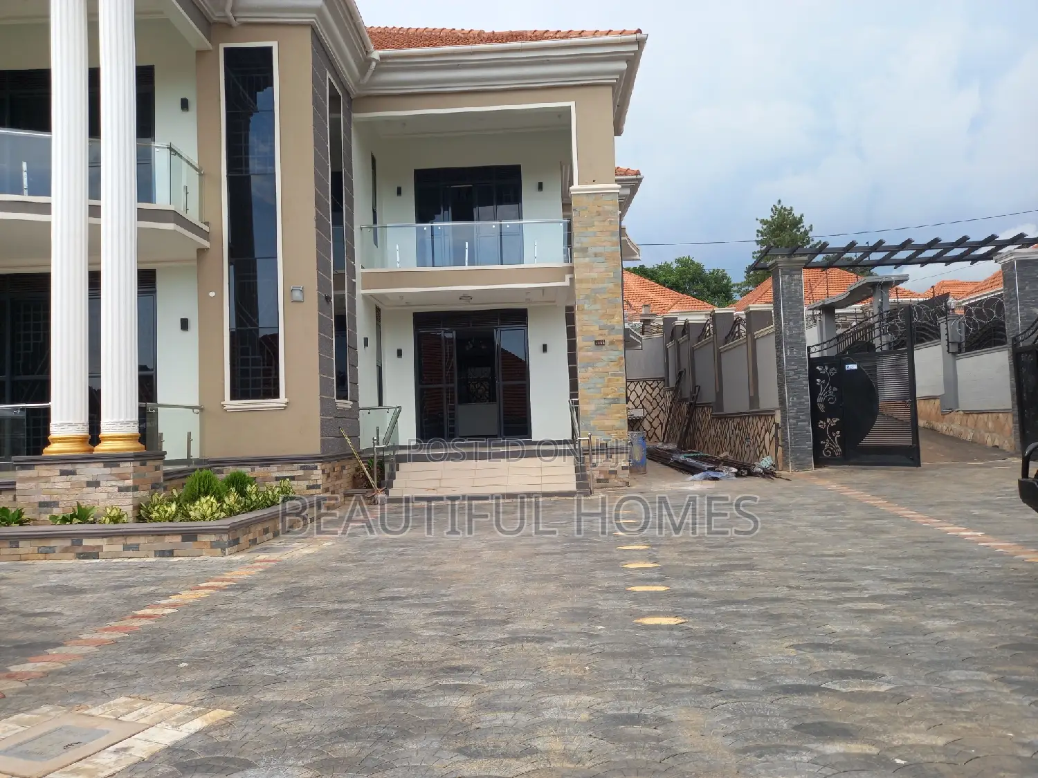 Furnished 6bdrm Mansion in Kira for sale