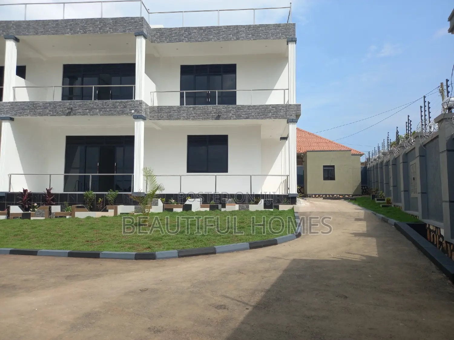 Furnished 6bdrm Duplex in Buwate, Kira for sale