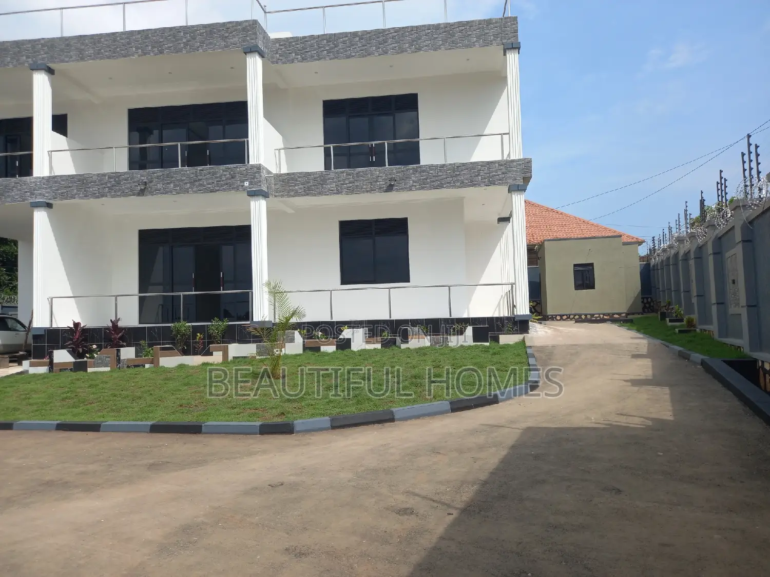 Furnished 6bdrm Duplex in Buwate, Kira for sale