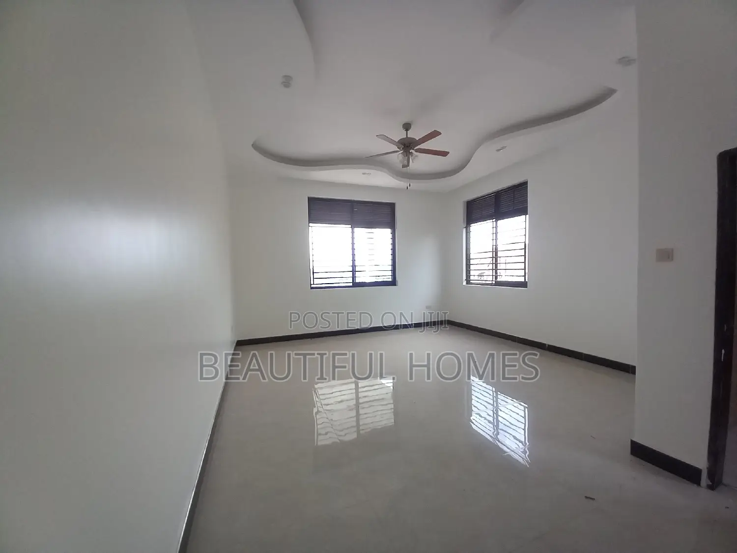 Furnished 6bdrm Mansion in Buwate Tarmack, Kira for sale