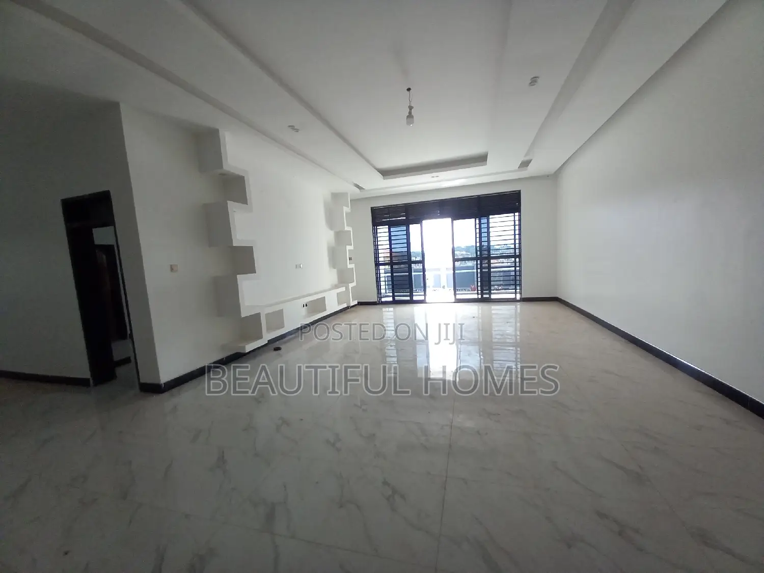 Furnished 6bdrm Mansion in Buwate Tarmack, Kira for sale