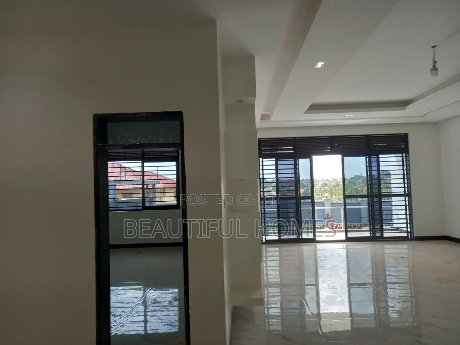 Furnished 6bdrm Mansion in Buwate Tarmack, Kira for sale