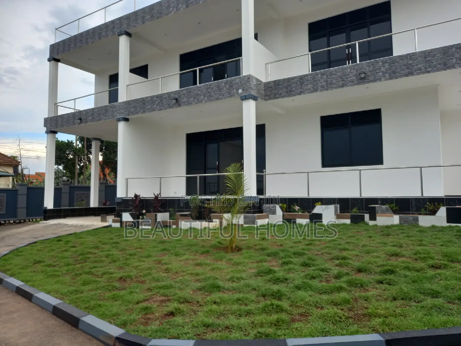 Furnished 6bdrm House in Buwate, Kira for sale