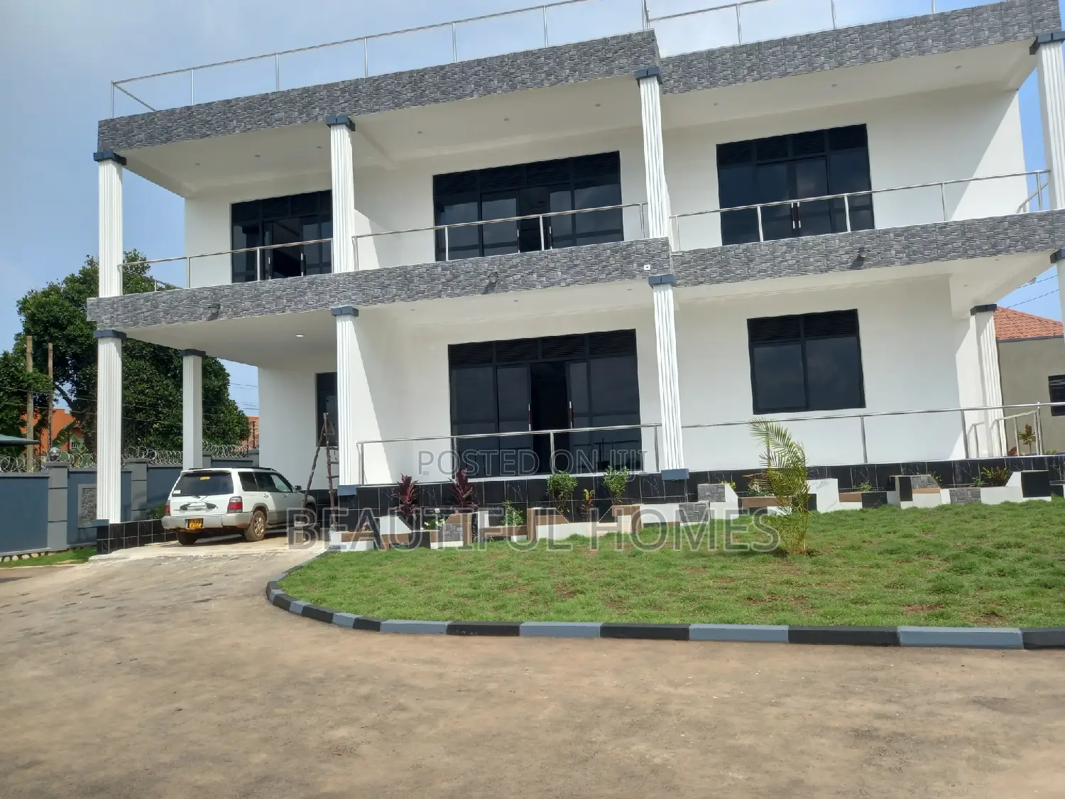 Furnished 6bdrm Duplex in Buwate Corporate, Kira for sale