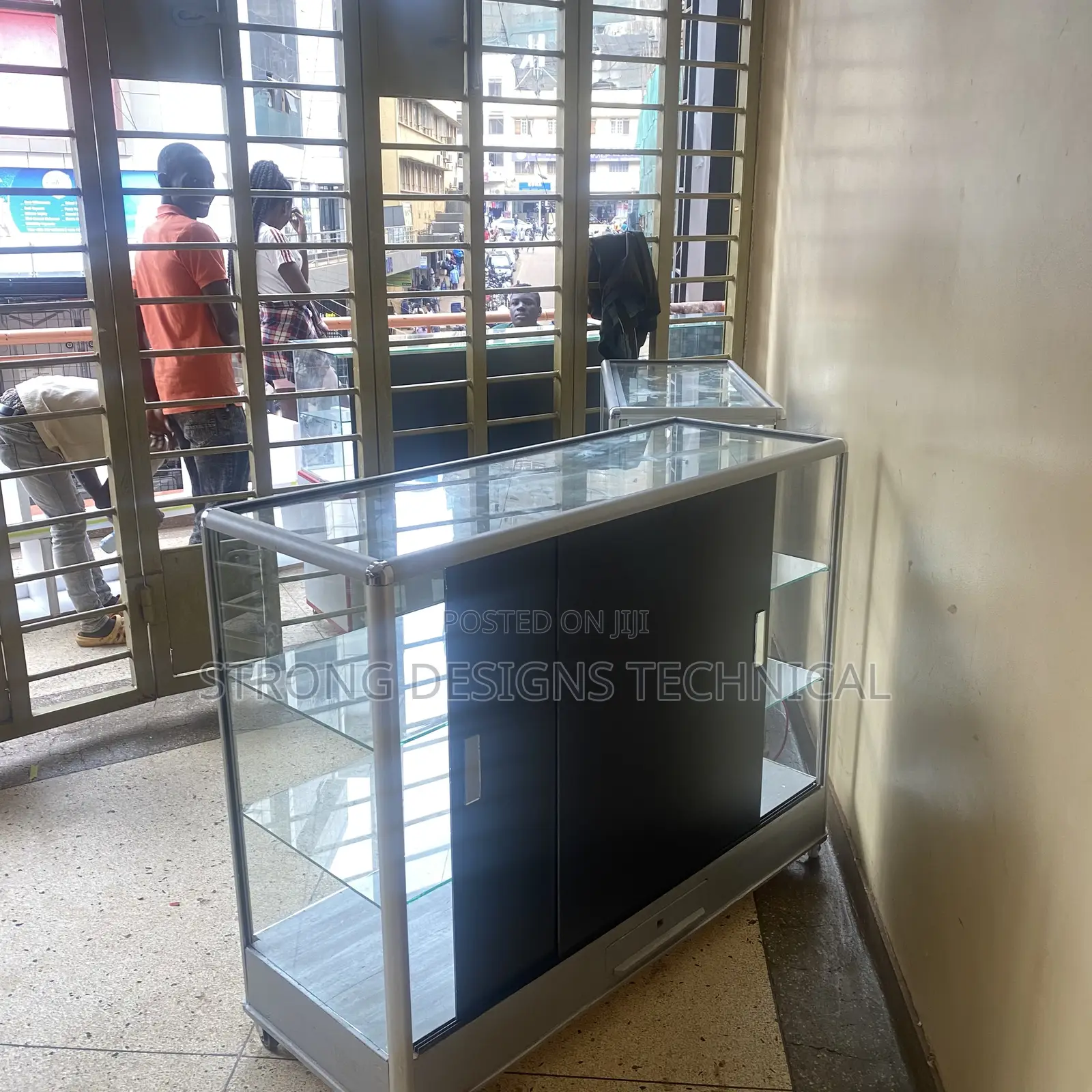 4ft Display Counter. Mobile Shop/Salon/Pharmacy/Boutique
