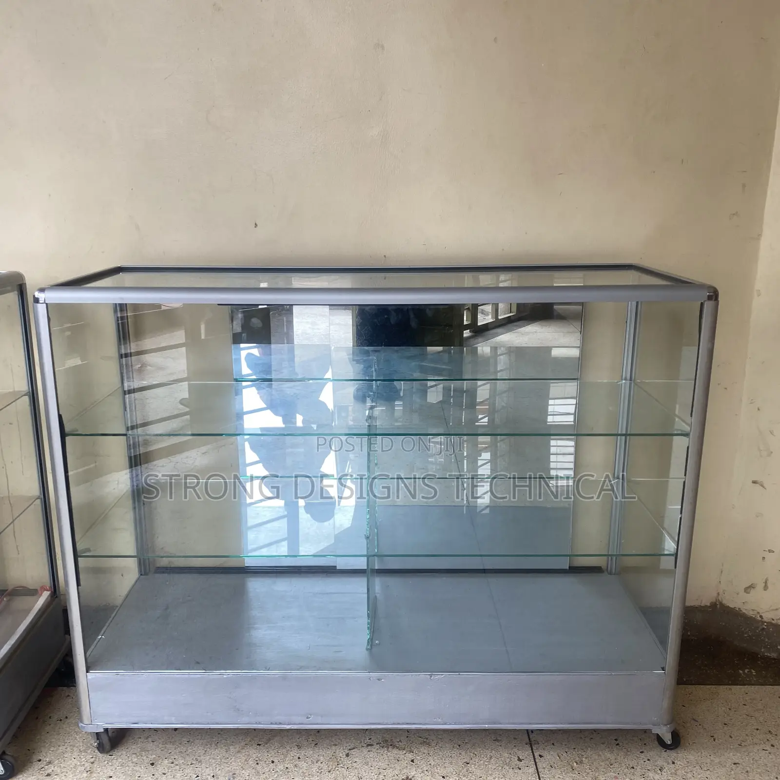 4ft Display Counter. Mobile Shop/Salon/Pharmacy/Boutique