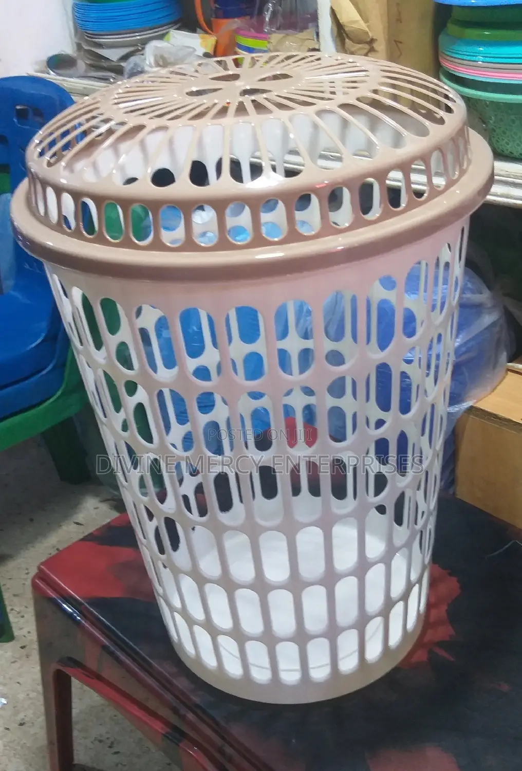 Laundry Basket With Lid