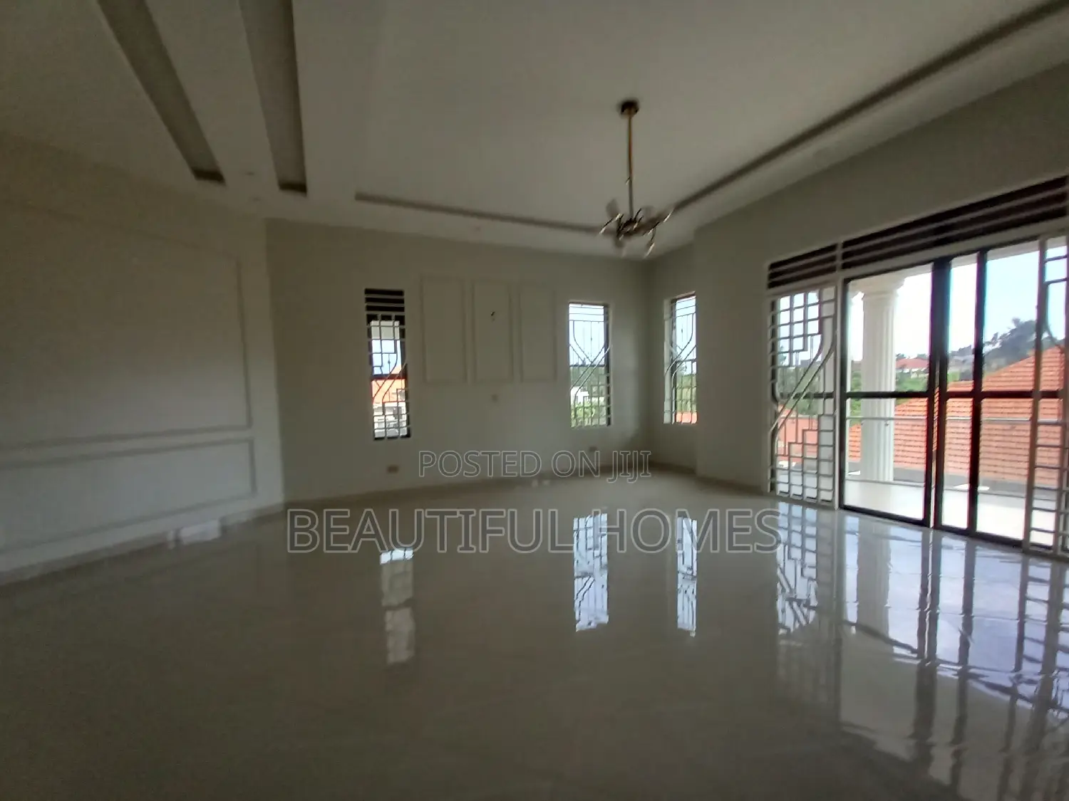 Furnished 6bdrm Mansion in Kira Minister'S for sale