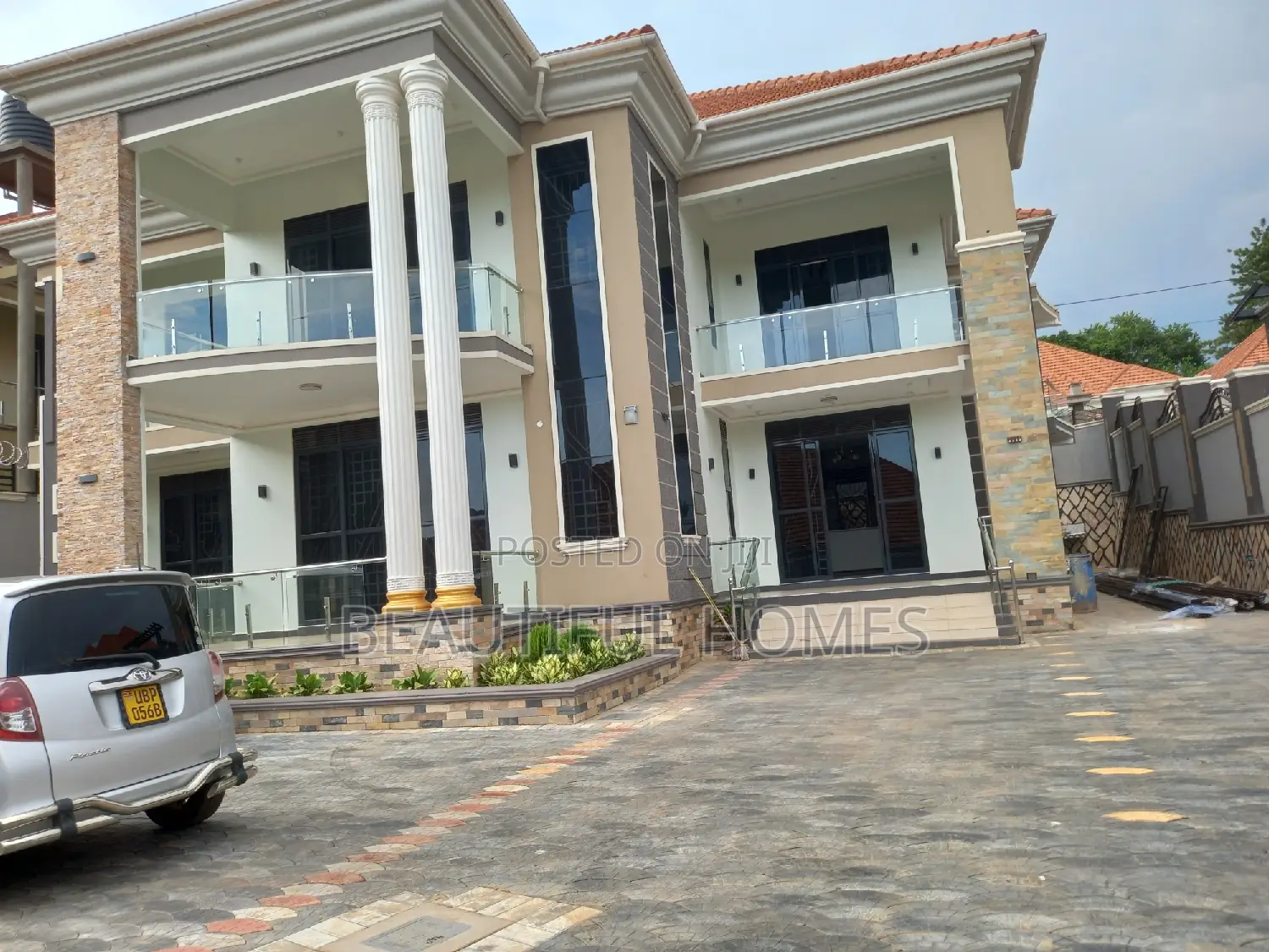 Furnished 6bdrm Mansion in Kira Minister'S for sale