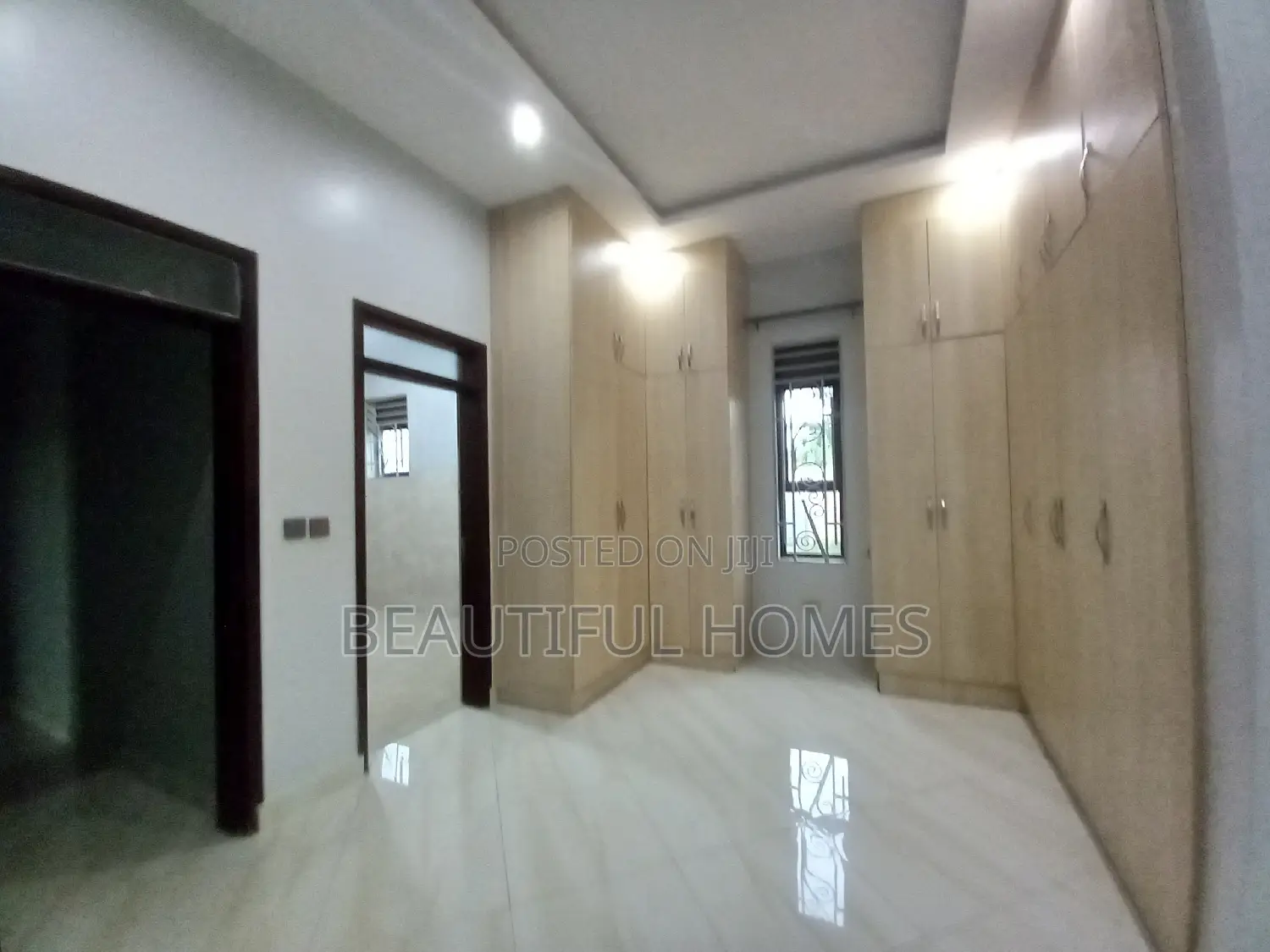 Furnished 6bdrm Mansion in Kira Upscale for sale