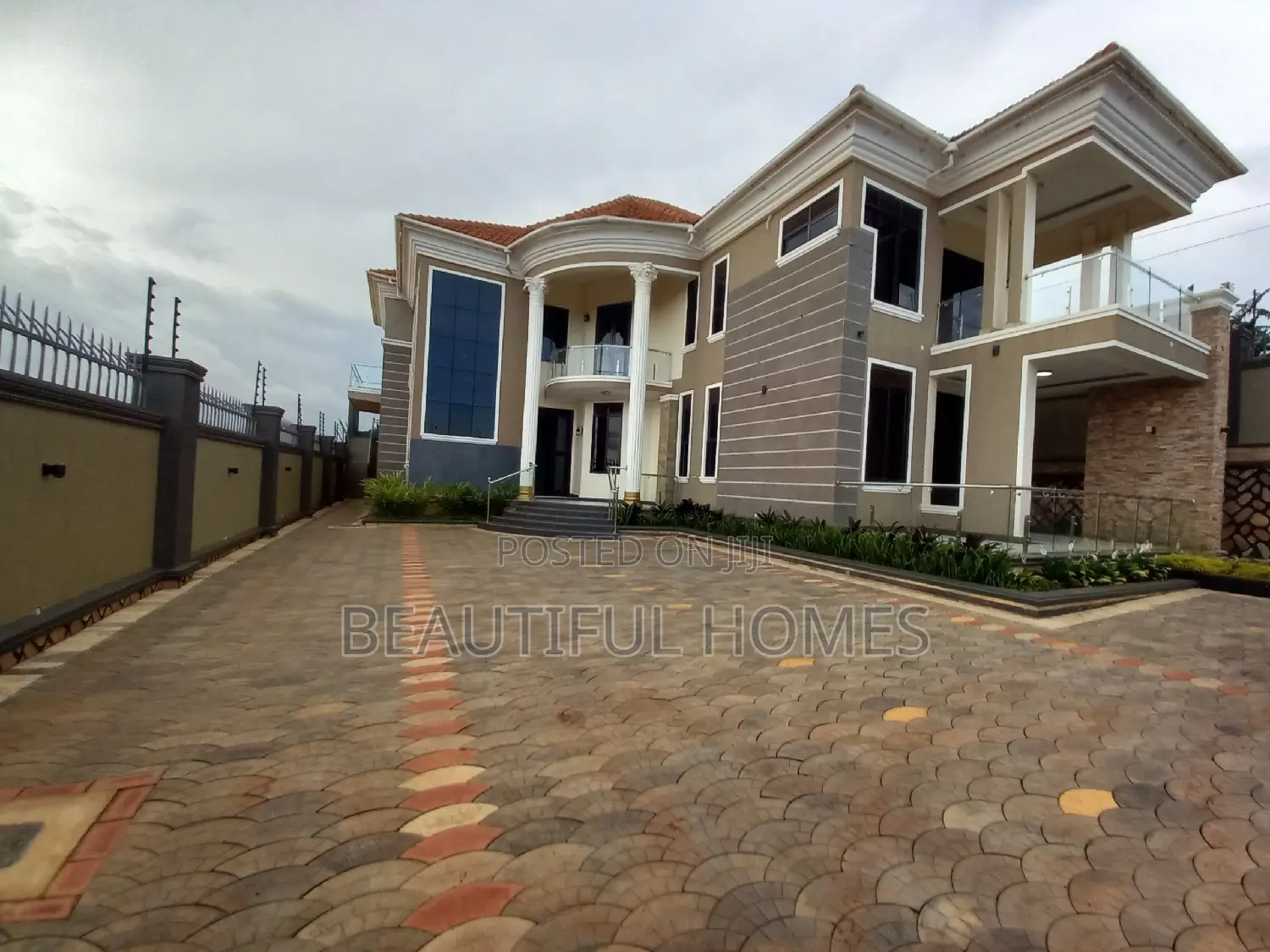 Furnished 6bdrm Mansion in Kira Upscale for sale