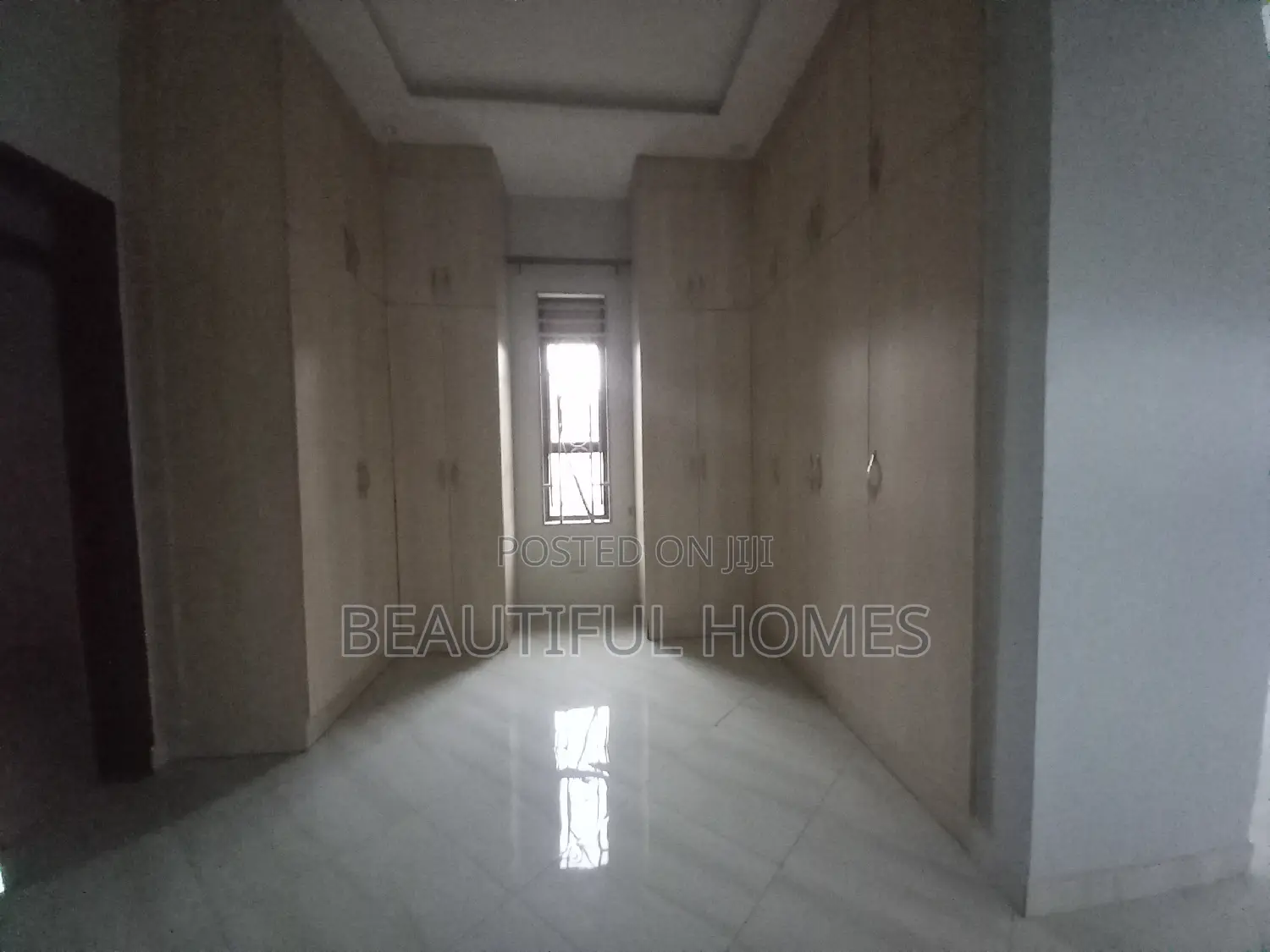 Furnished 6bdrm Duplex in Kira Gorgeous for sale