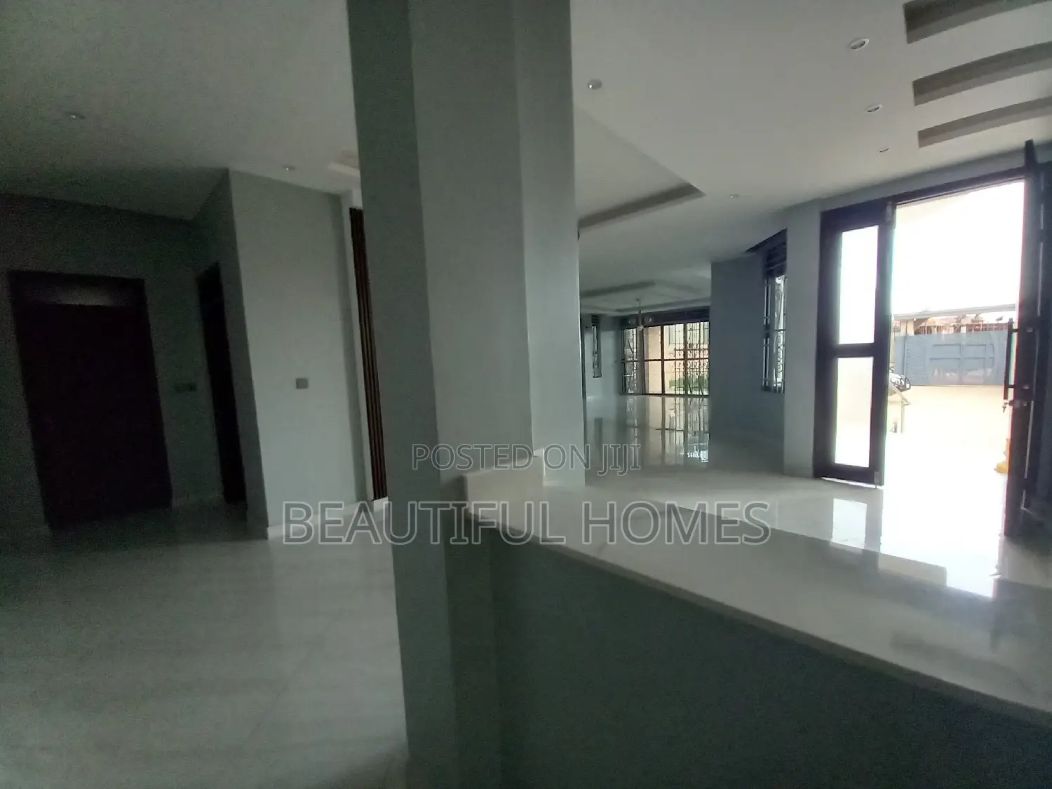 Furnished 6bdrm Mansion in Kira, Central Division for sale