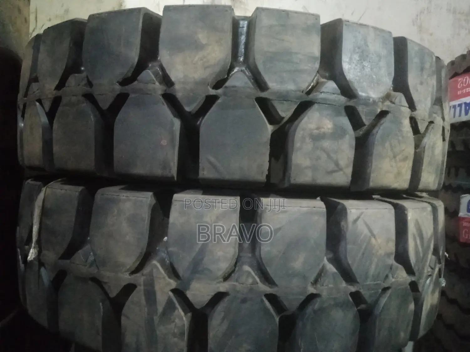 8.25*15 -6.50 Solid Tyres .