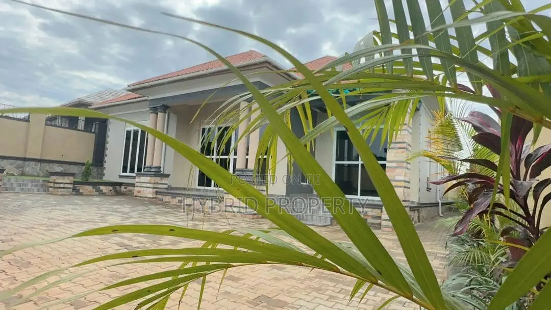 4bdrm House in Kitende~Sekiwunga, Ssisa for sale