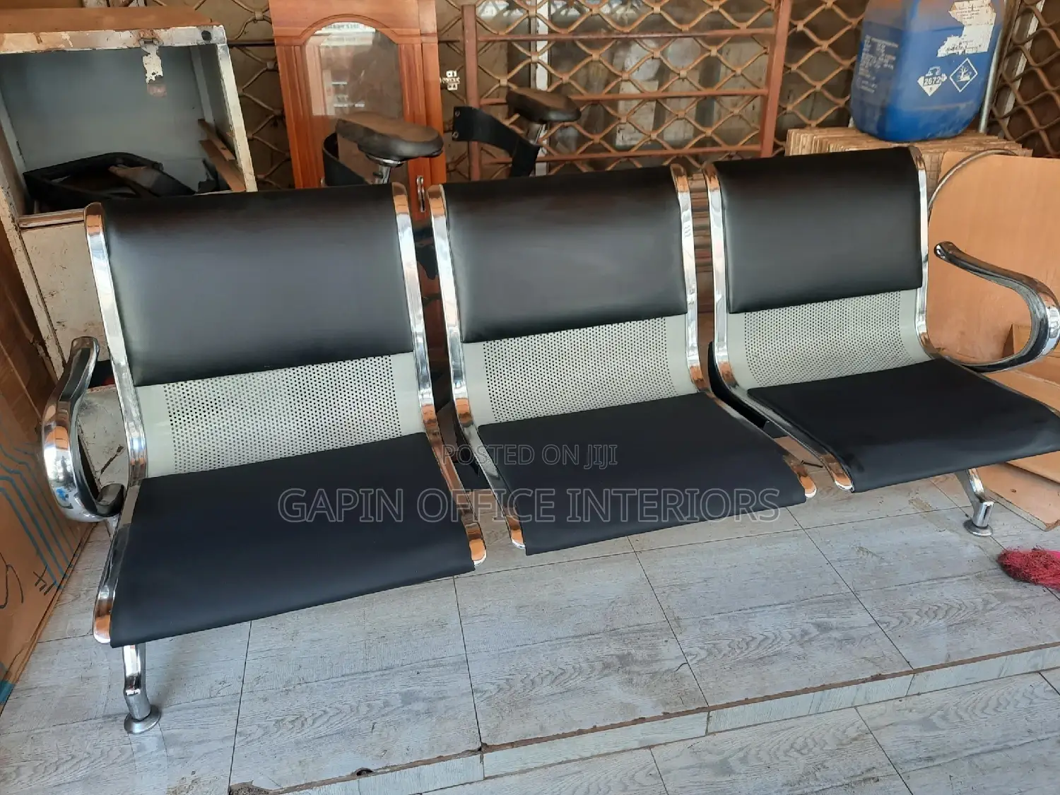 Metallic 3 Seater Waiting Chair With Quotions