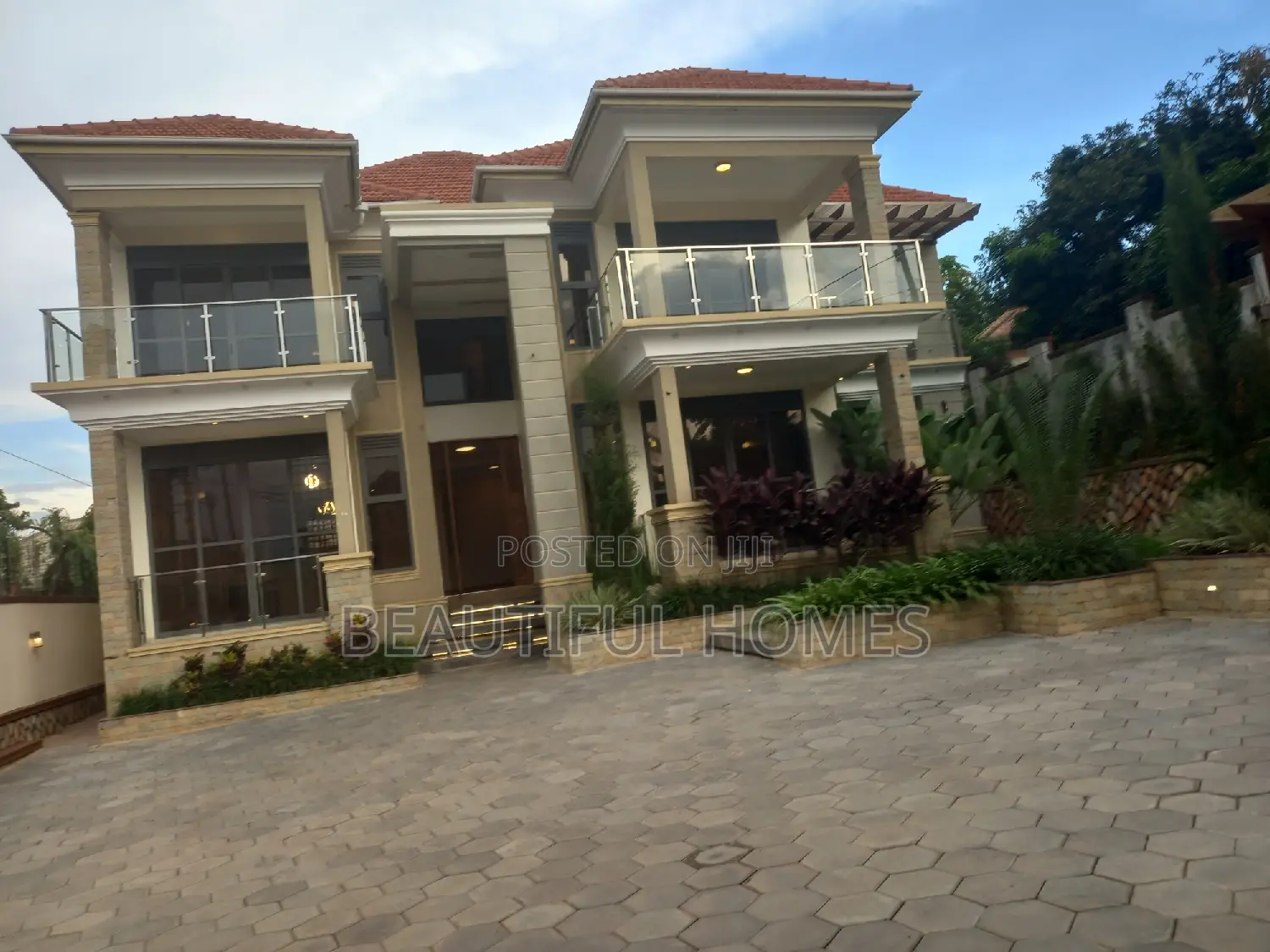 Furnished 7bdrm Duplex in Kyanja, Central Division for sale