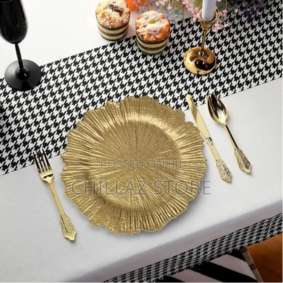 Lightbox
12 Pieces of Reef Gold Charger Plates, Set