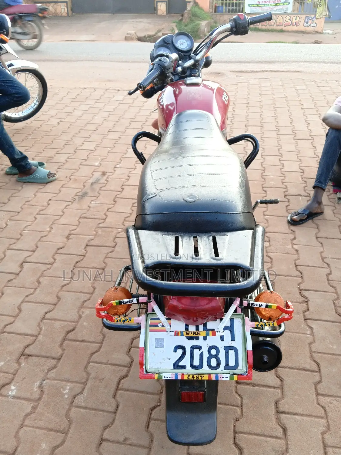 TVS HLX 125 2023 Red
