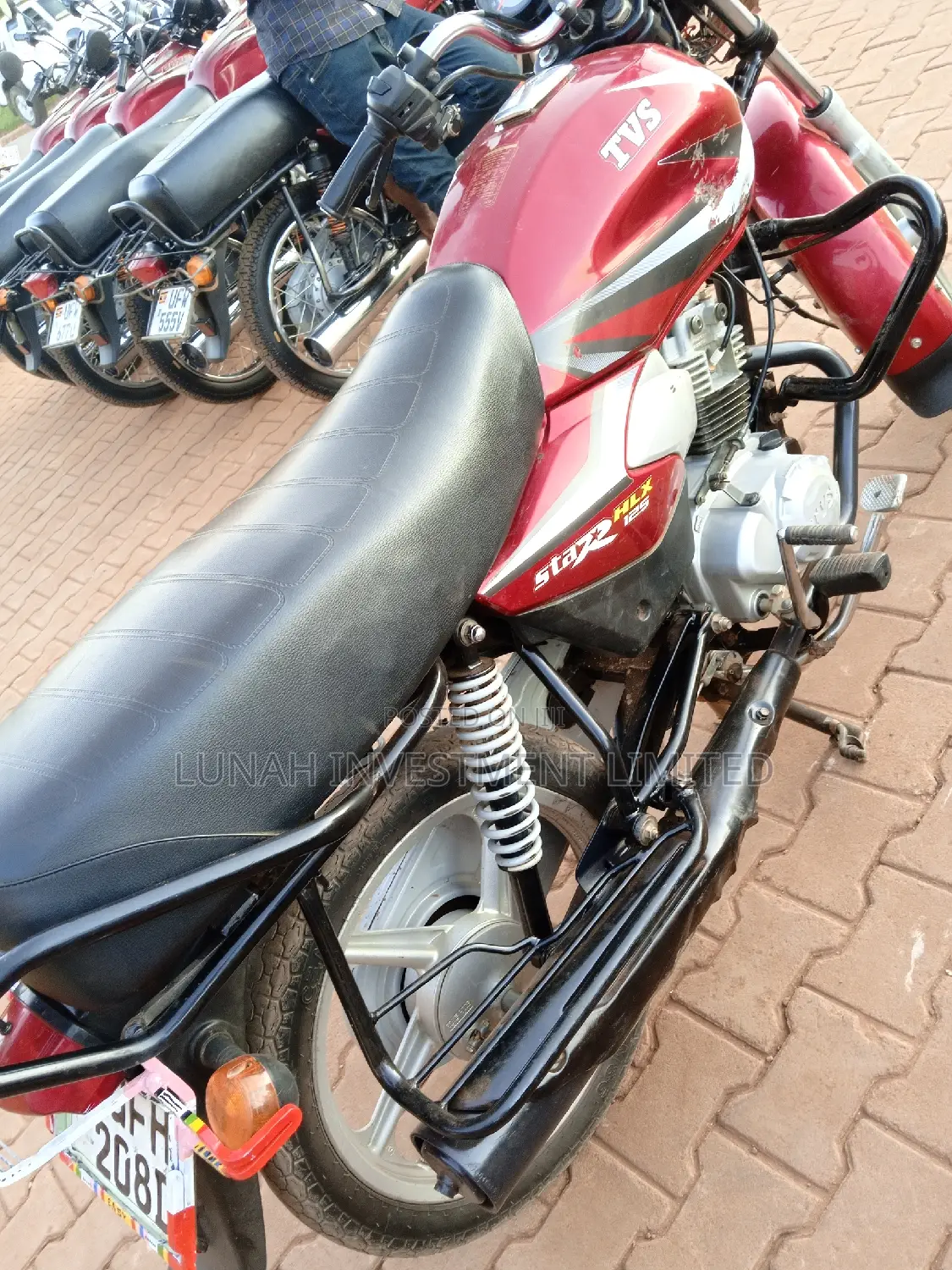 TVS HLX 125 2023 Red