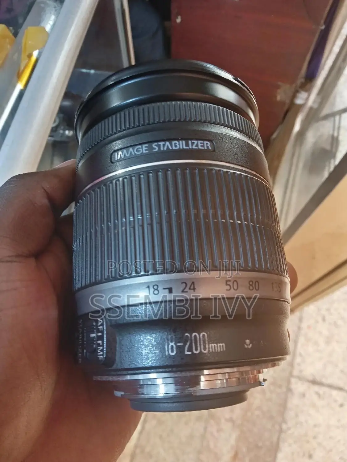 CANON 18-200mm Lens.