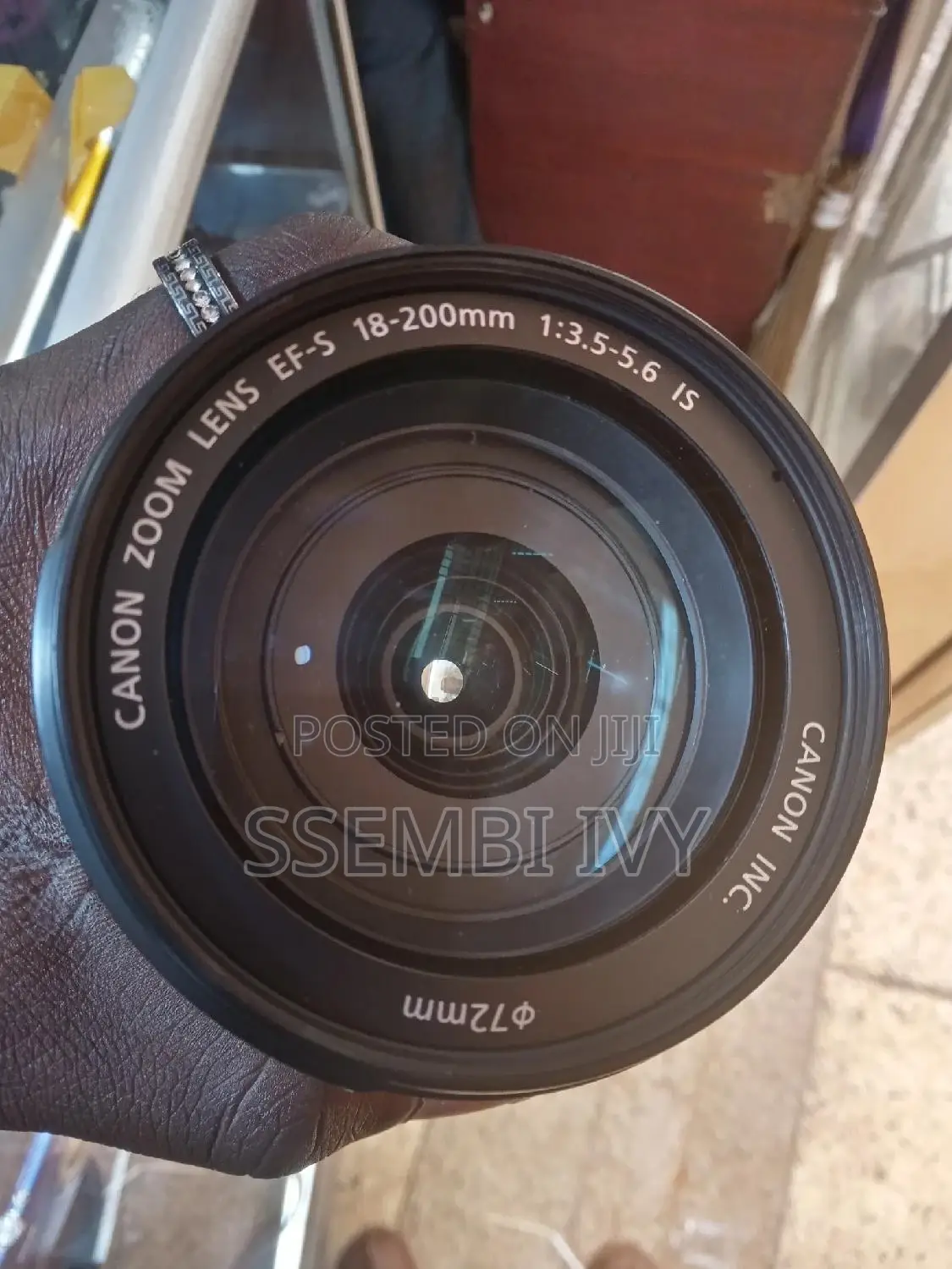CANON 18-200mm Lens.