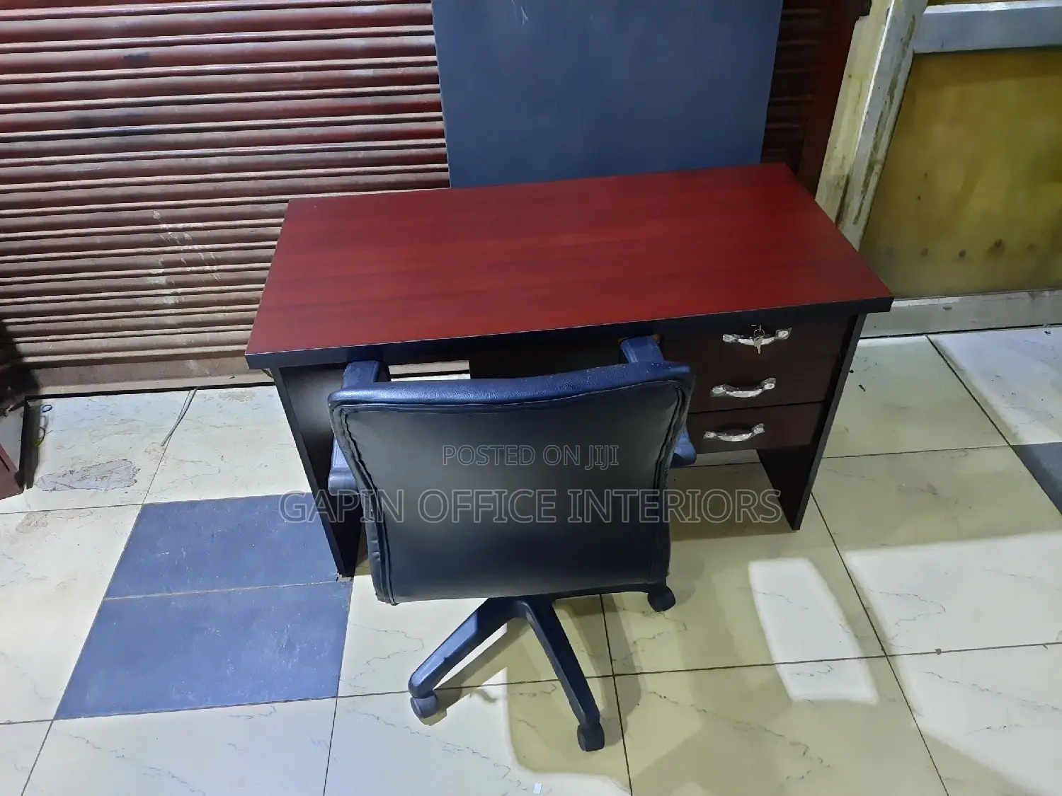 Office Desk// Office Table With an Office Chair