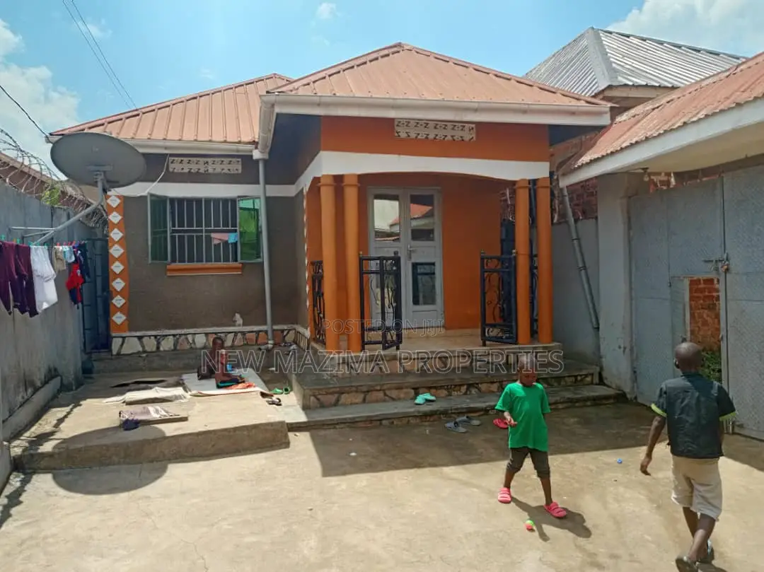 5bdrm House in Nansana Kabumbi, Division A for sale